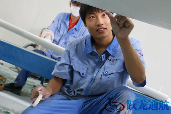 每一道程序，技術(shù)人員都認(rèn)真作業(yè)